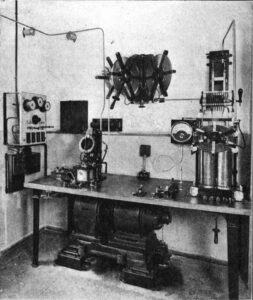 When Radio Officers Ruled the Airwaves 04-radio-room-1919